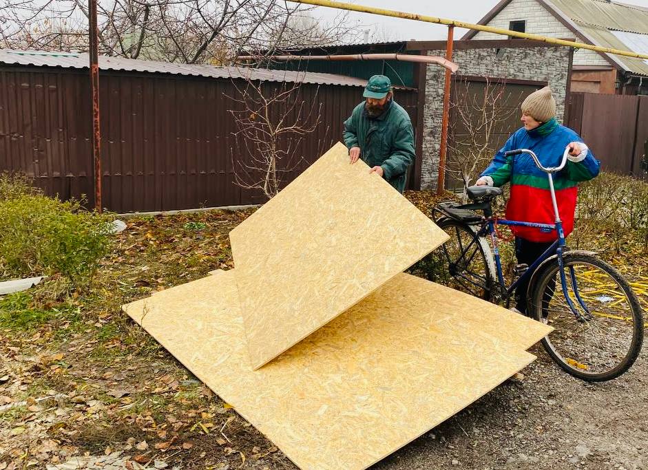 Благодійники допомагають відновлювати житло мешканцям Покровської громади