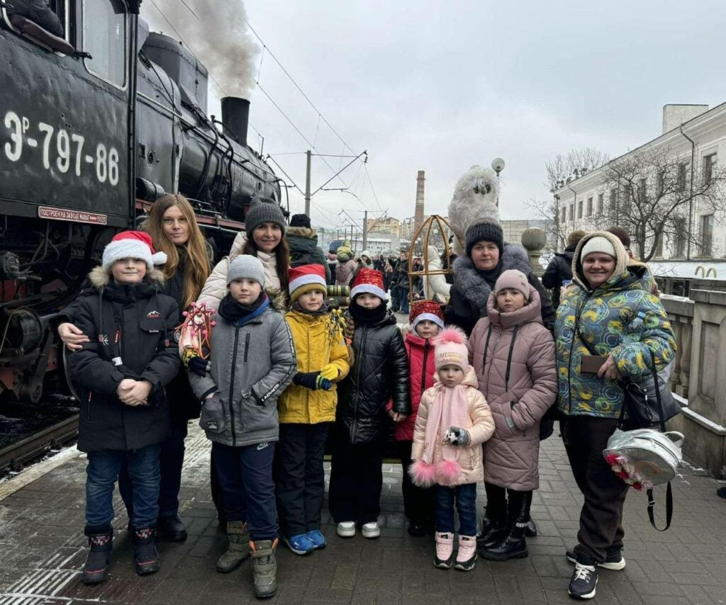 Дети из Донбасса могут прокатиться в сказочном ретро-поезде во Львове