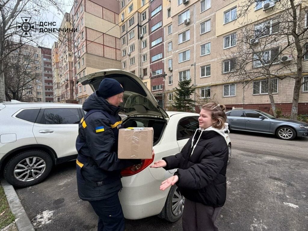 Діти загиблих і поранених рятувальників Донеччини отримали святкові подарунки