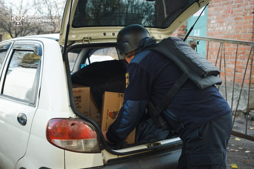 Около 80 тонн гуманитарной помощи доставили в ноябре спасатели пострадавшим жителям Донбасса