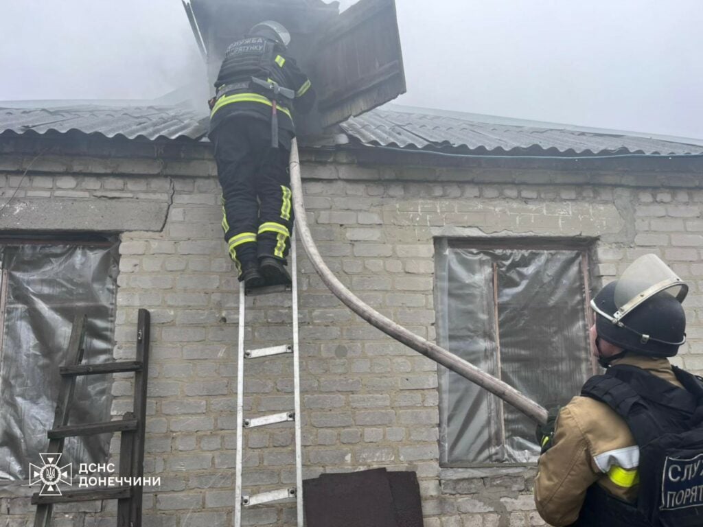 В Донецкой области пожарные ликвидировали пожар жилого дома в селе Доброполье