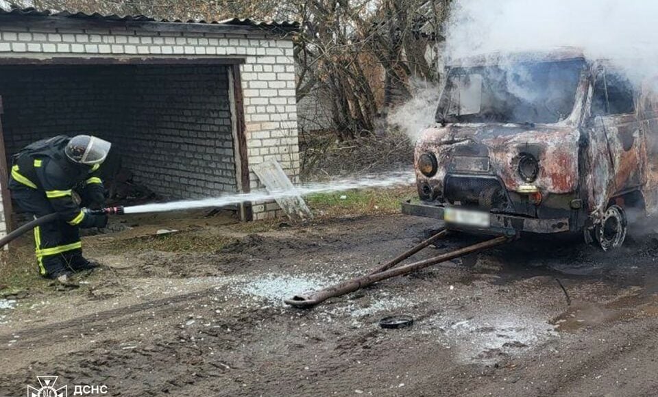 На Лиманщині рятувальники ліквідували три пожежі, одна з яких сталася внаслідок ворожого обстрілу