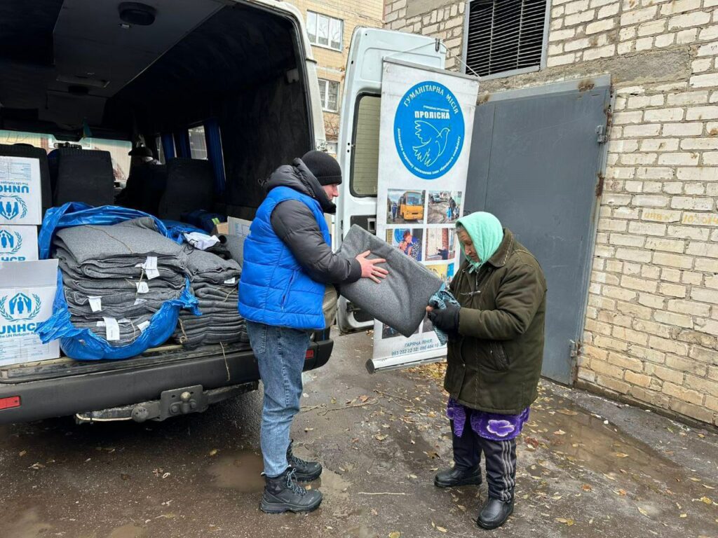 Постраждалі мешканці Дружківської громади отримали допомогу від благодійників