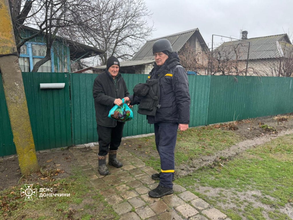 Рятувальники доставили тонну гуманітарної допомоги мешканцям Волноваського району