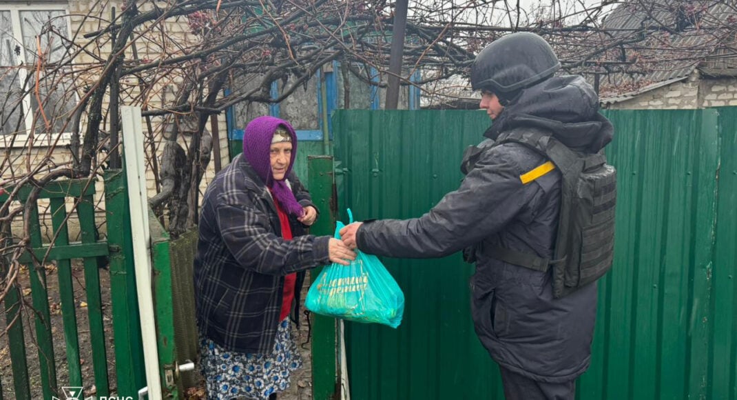 Рятувальники доставили тонну гуманітарної допомоги мешканцям Волноваського району