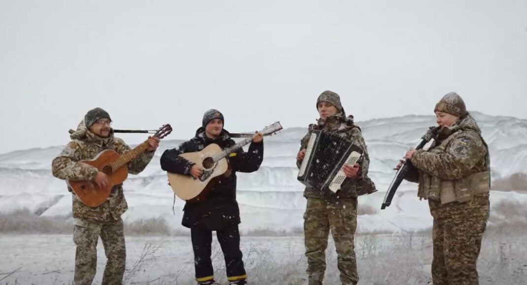 На Донеччині підрозділи МВС зіграли "Щедрик" (відео)