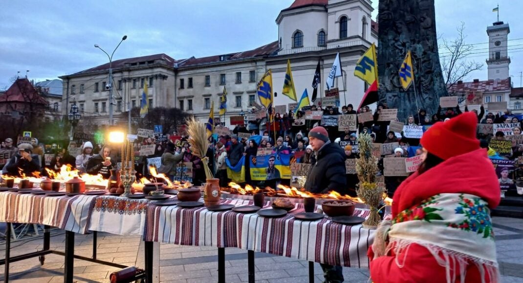 У Львові провели акцію на підтримку полонених "Третє Різдво в полоні" (фото)