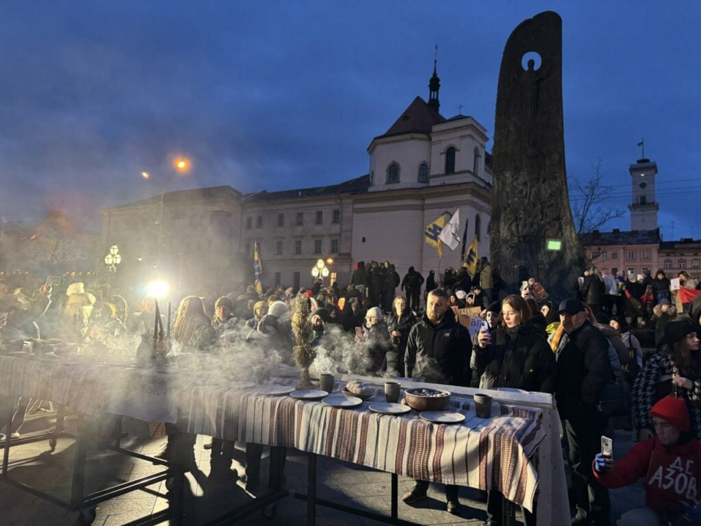 У Львові провели акцію на підтримку полонених "Третє Різдво в полоні" (фото)