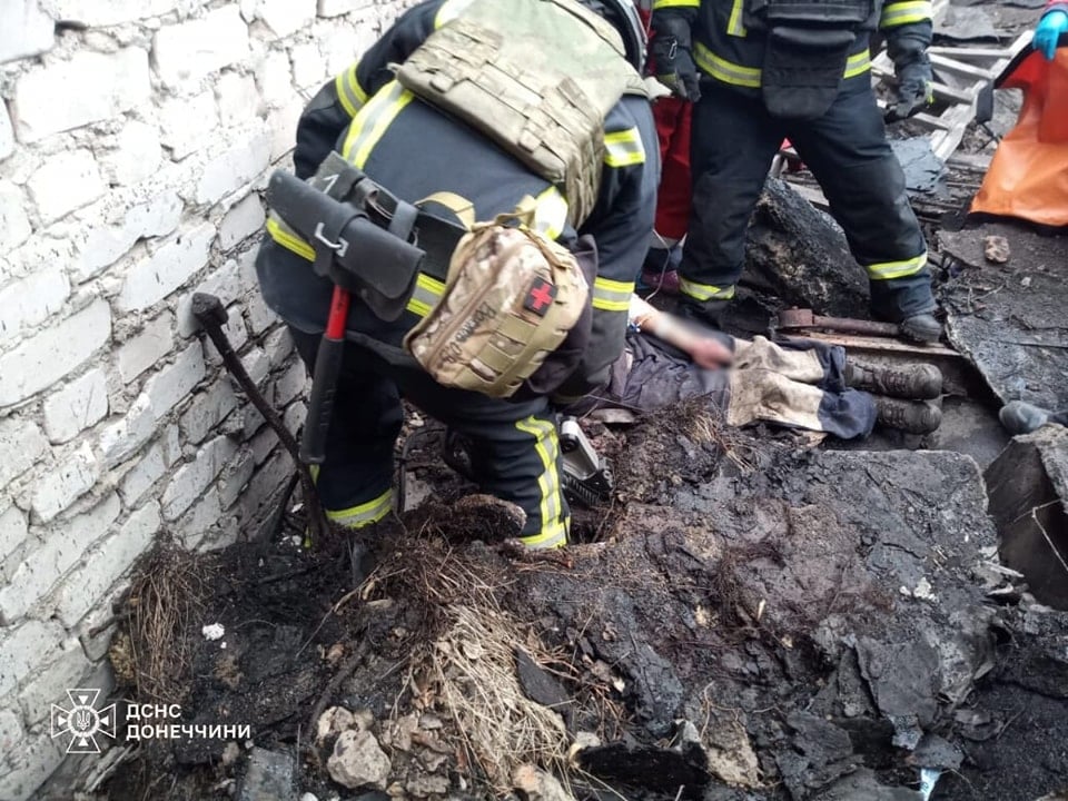 У Білозерському надзвичайники вивільнили чоловіка з-під залізобетонної плити