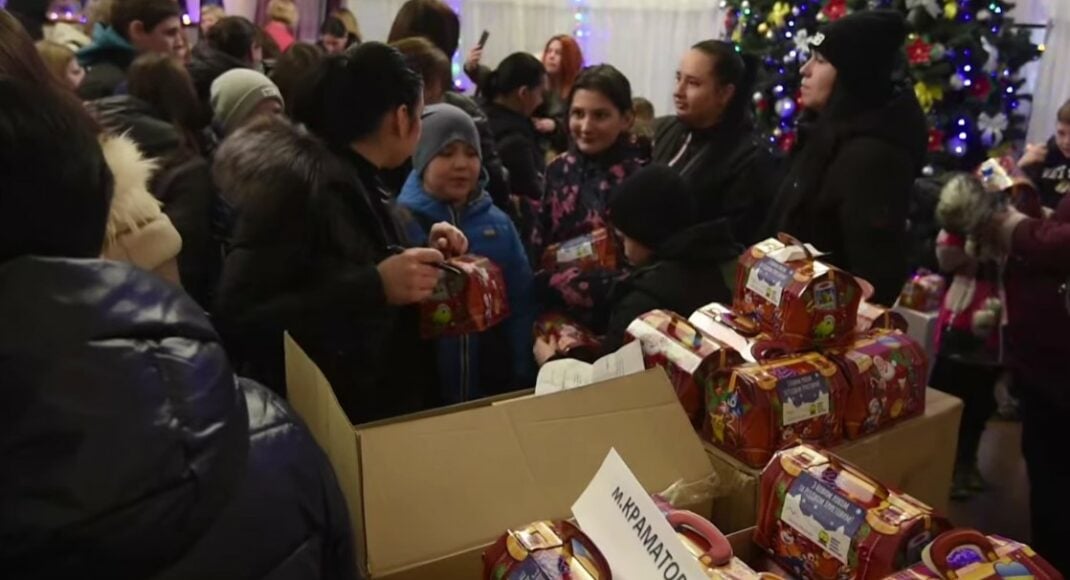 В Донецкой ОГА рассказали, сколько детей региона получили благотворительные подарки и где проходили праздничные мероприятия