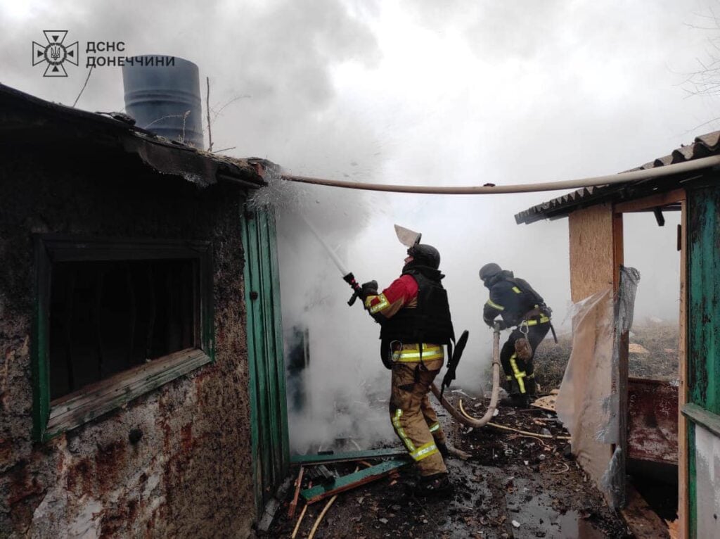 У Покровську рятувальники надали допомогу та транспортували до лікарні пораненого внаслідок обстрілу чоловіка