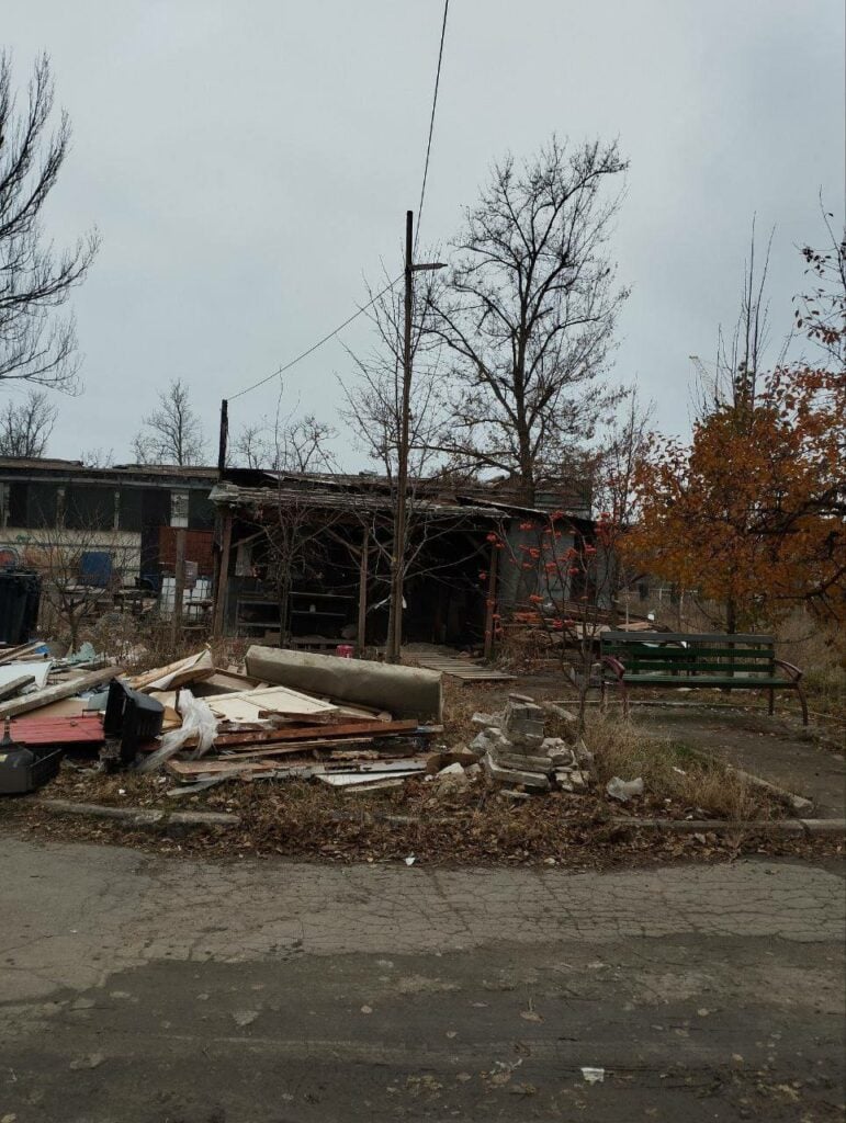 В окупованому Маріуполі збільшується кількість стихійних сміттєзвалищ