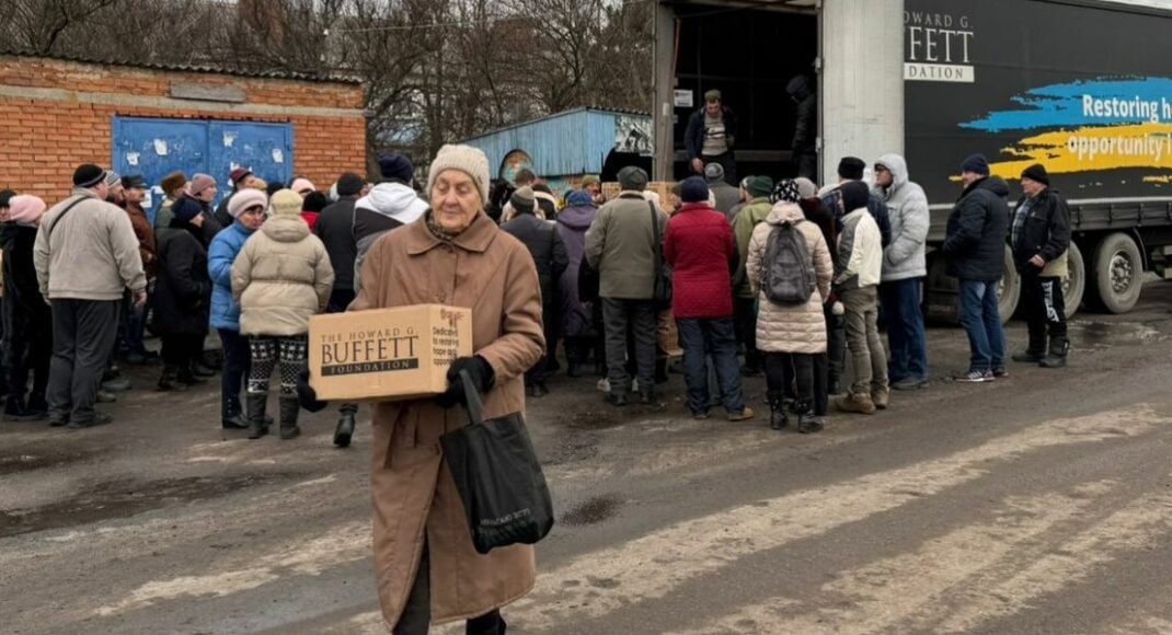 Жители четырех поселков на Донетчине получили продуктовые наборы от GEM и HGBF (фото)