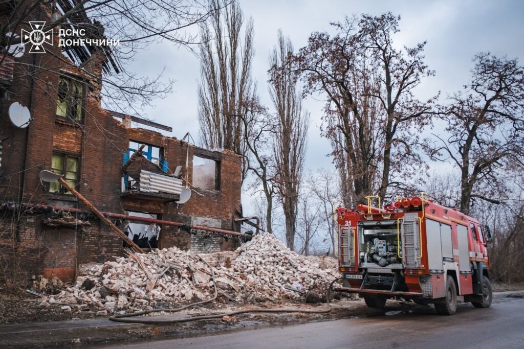 Відбулося руйнування поверхів: у ДСНС розповіли про наслідки нічного обстрілу Краматорська