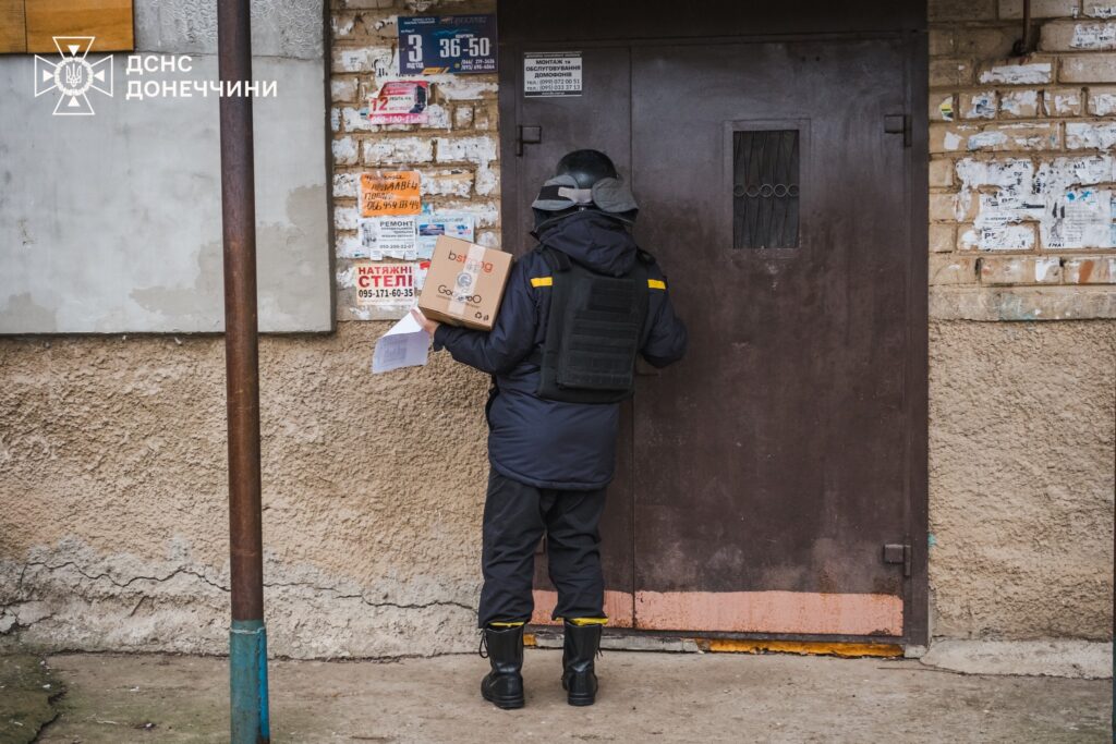 Мешканцям Миколаївки на Донеччині рятувальники привезли гуманітарну допомогу