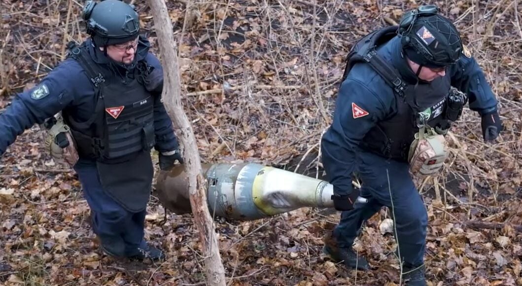 На Краматорщині піротехніки ДСНС Донеччини знищили залишки РСЗВ "Смерч" (відео)