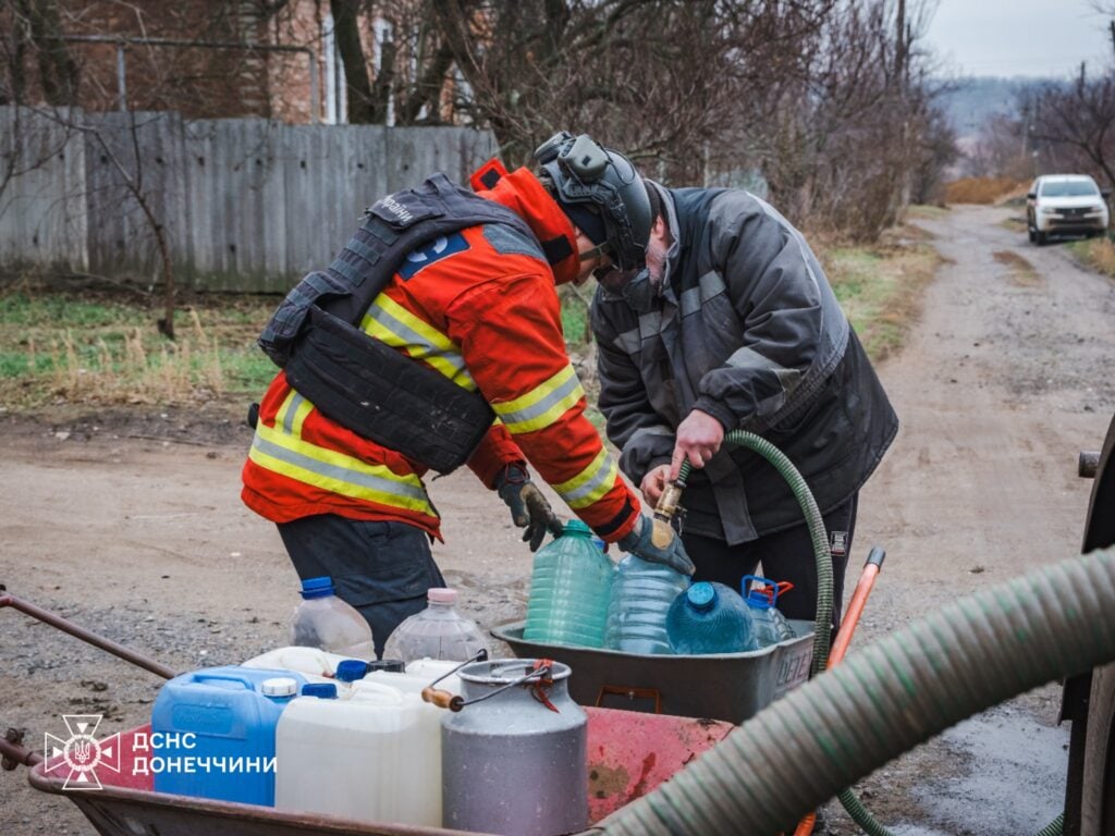 Рятувальники ДСНС підвезли воду мешканцям Костянтинівки