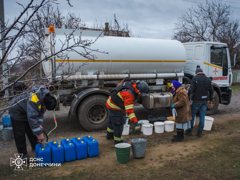 Рятувальники ДСНС підвезли воду мешканцям Костянтинівки