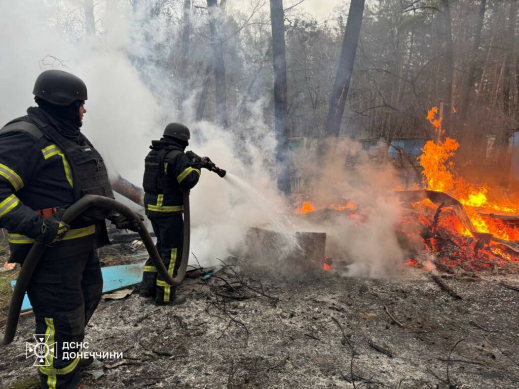 У Щуровому рятувальники ліквідували наслідки ворожого обстрілу (фото)