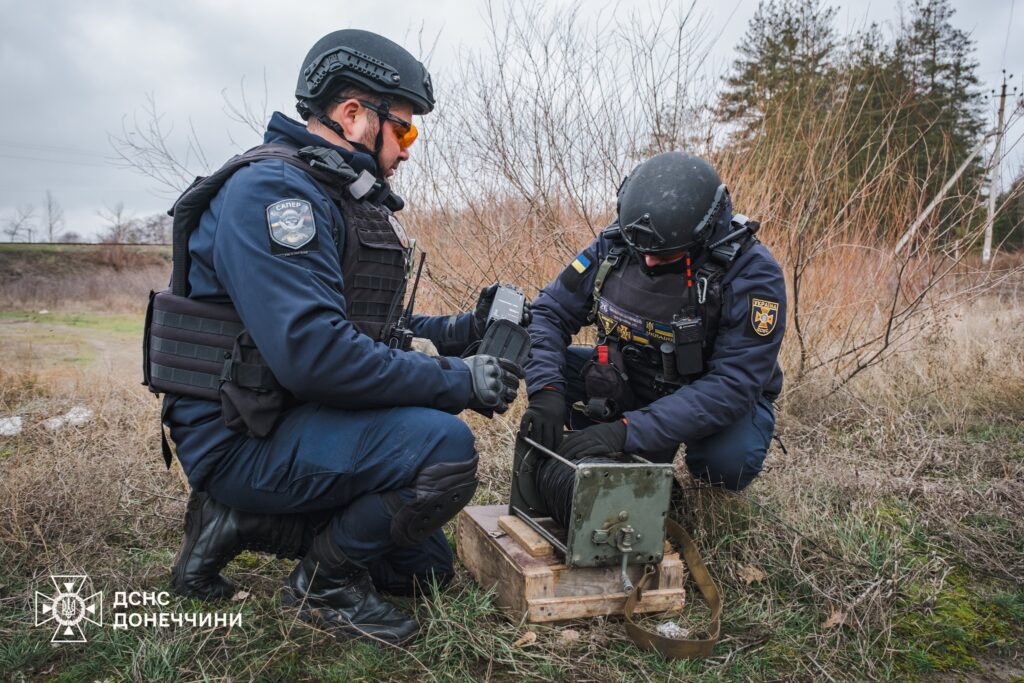 У Лиманській громаді піротехніки ДСНС виявили та знищили артилерійський снаряд