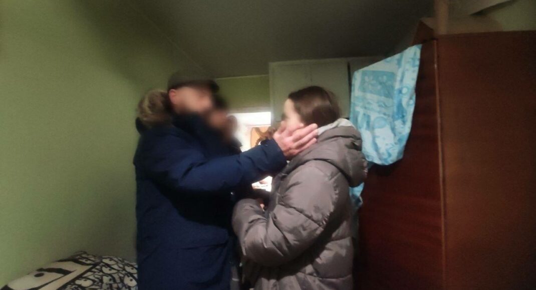 В оккупированном Мариуполе мужчина избил до смерти свою сожительницу