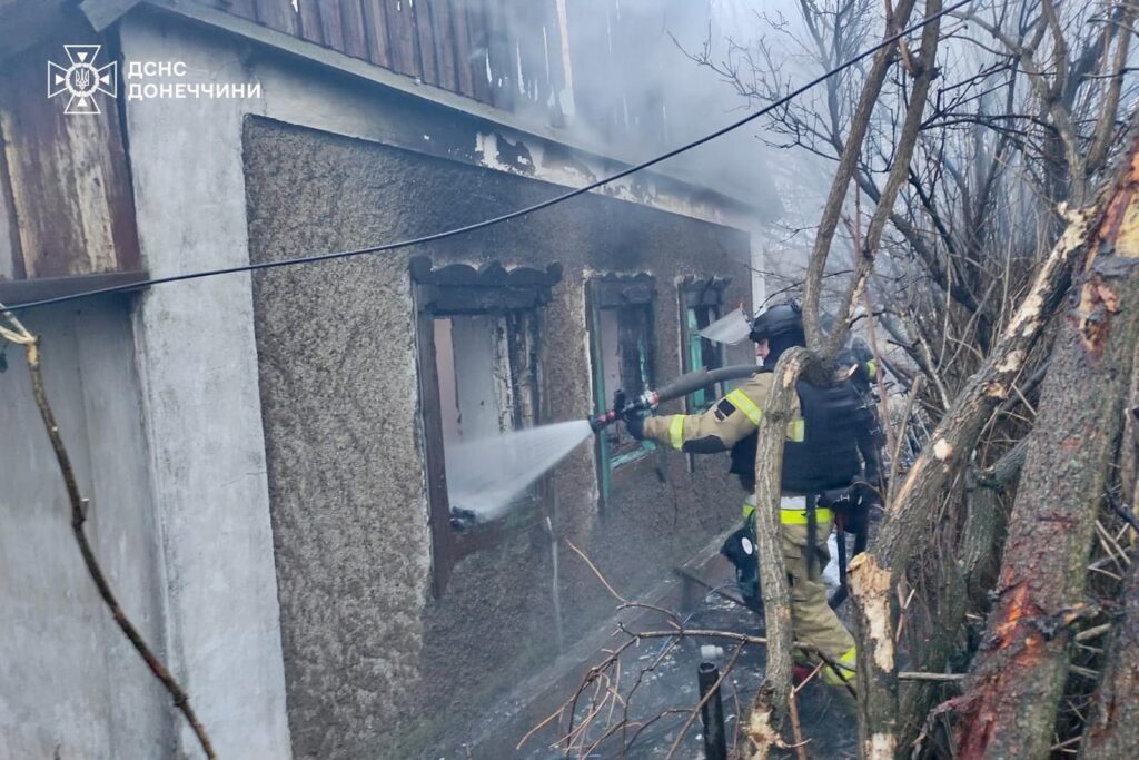 У Покровському районі минулої доби рятувальники ліквідували 2 пожежі