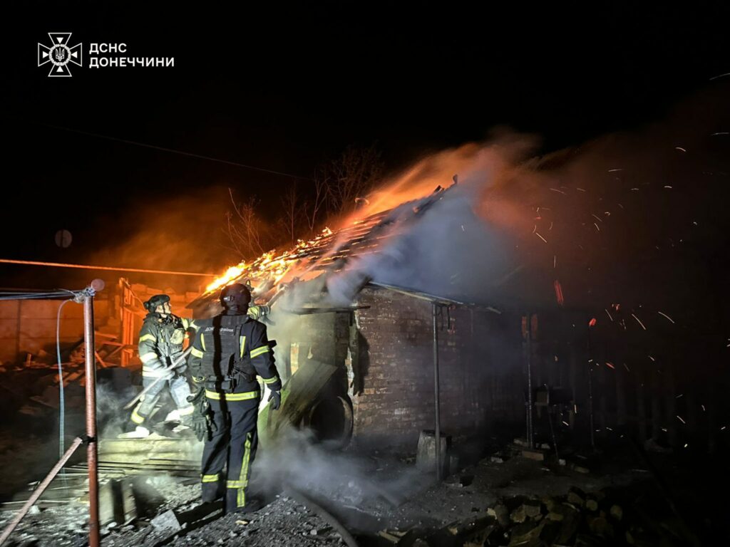 У Покровську рятувальники залучались до ліквідації пожежі, яка виникла внаслідок обстрілу