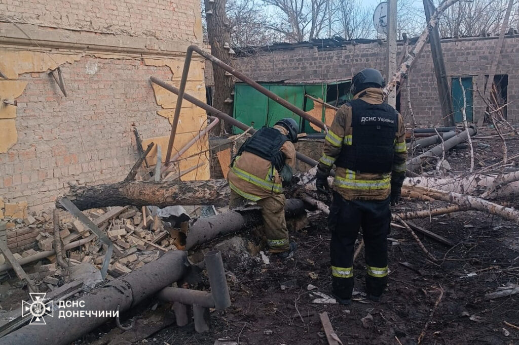 Унаслідок сьогоднішнього російського обстрілу Костянтинівки виникли пожежі