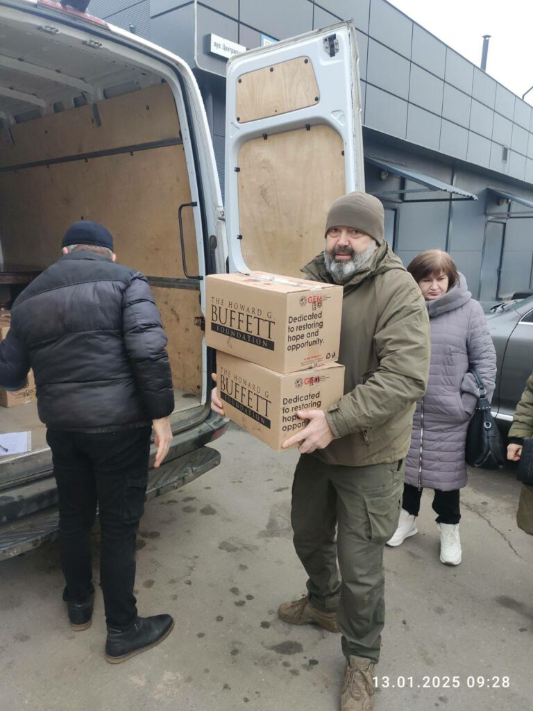 Жителі Очеретинської громади отримали продовольчі набори на Дніпропетровщині