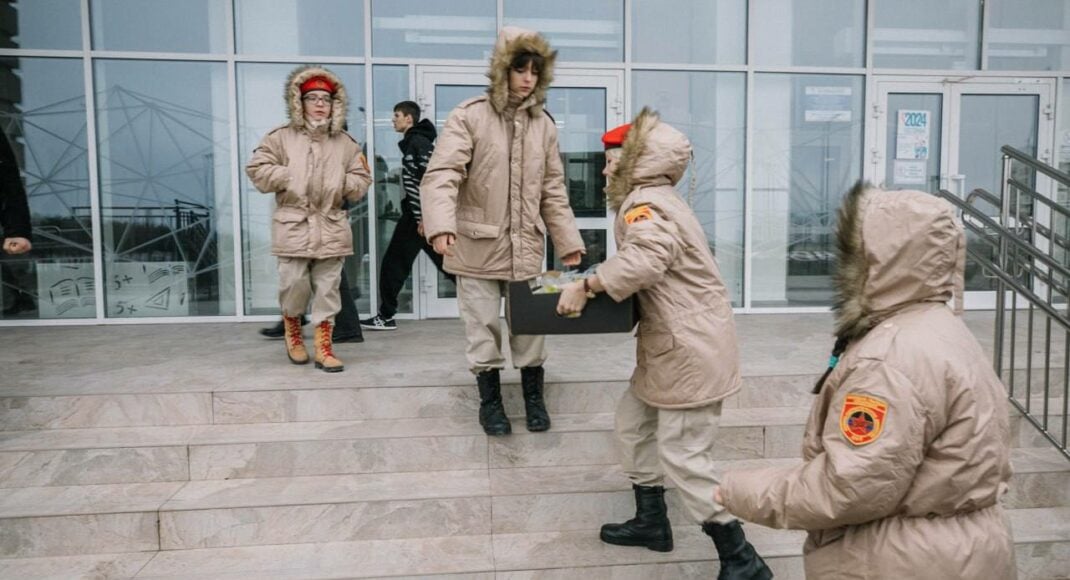 119 школярів з окупованого Маріуполя загарбники вивезли на "перевиховання" до російського Санкт-Петербурга