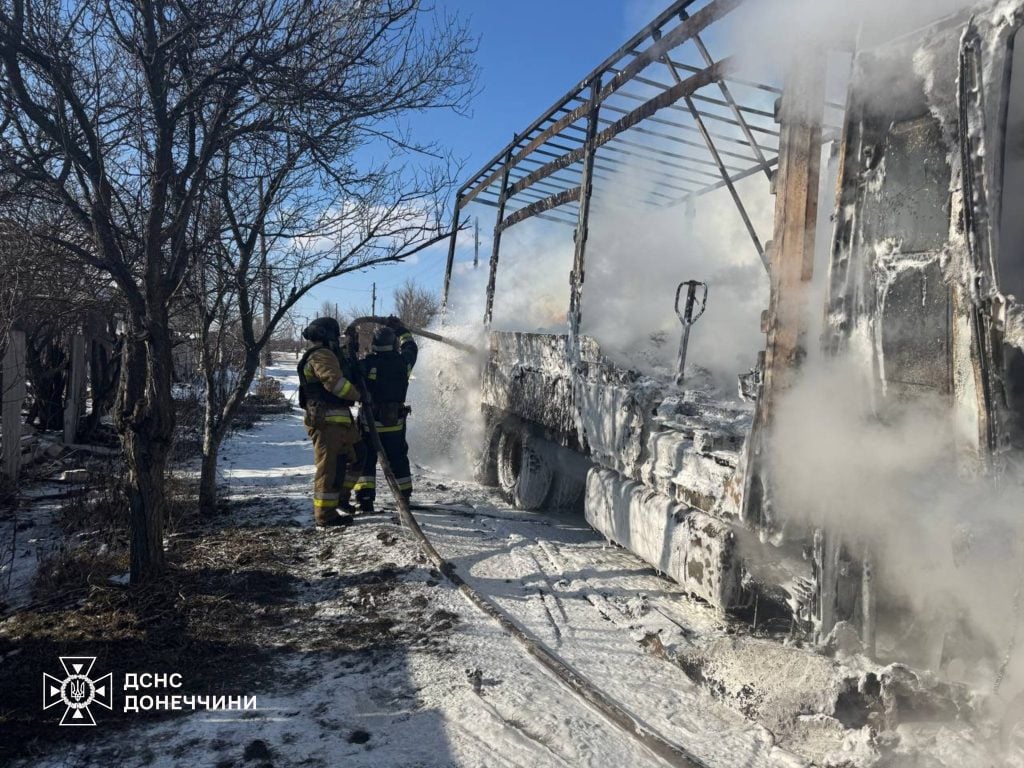 Через обстріл у Новоселівці згорів вантажний автомобіль