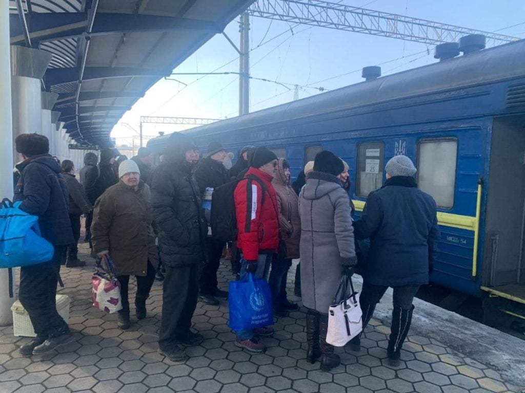 Черговий евакуаційний поїзд з жителями Донеччини відправився на Буковину