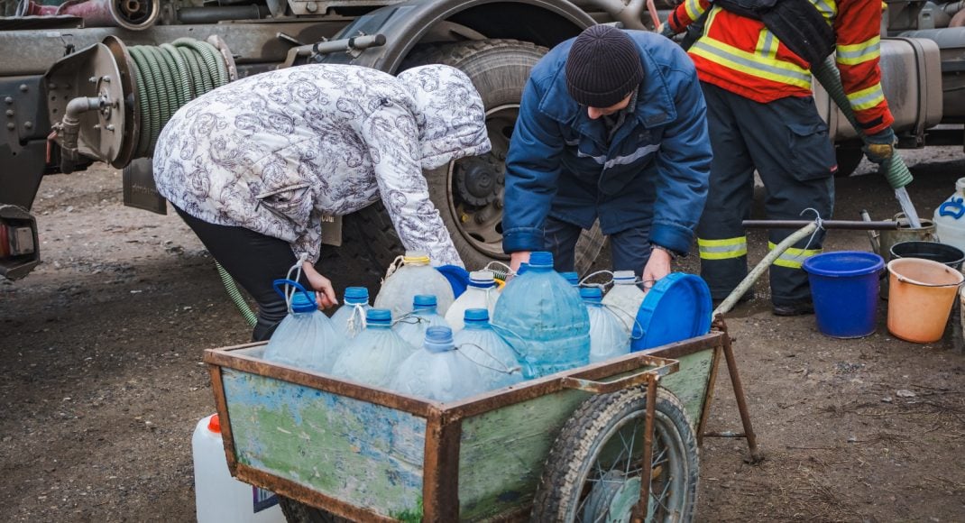 До Дружківки та Костянтинівки рятувальники доставили ще 11 тонн води (фото)