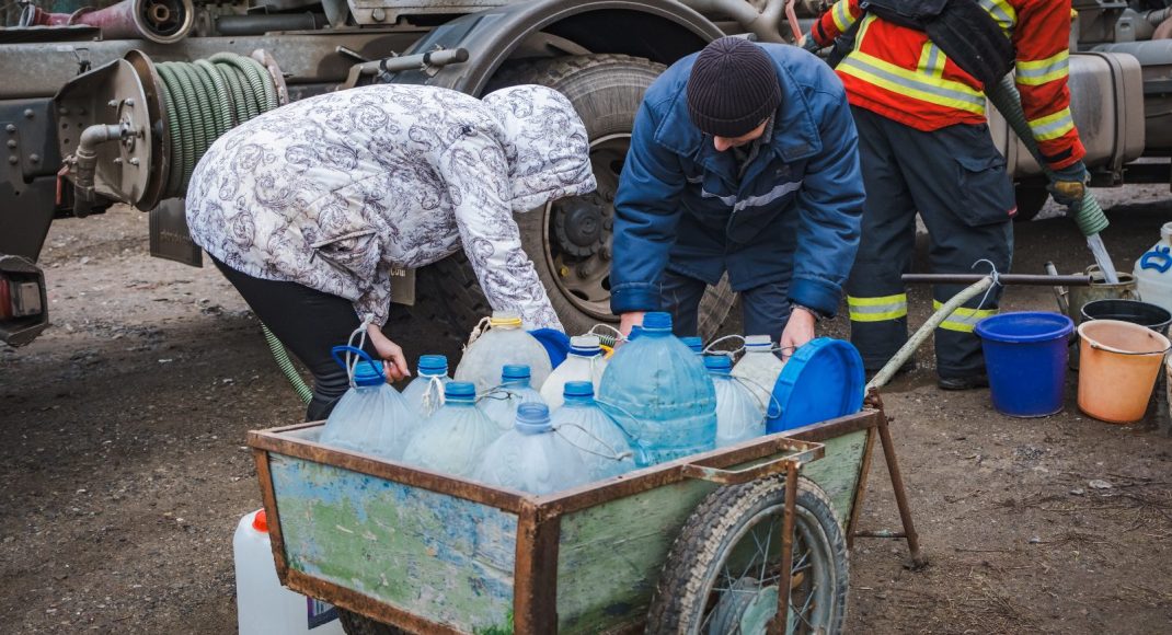 В Дружковку и Константиновку спасатели доставили еще 11 тонн воды (фото)