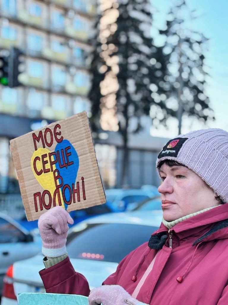 Маріупольці приєдналися до акцій на підтримку полонених 1000 днів у неволі