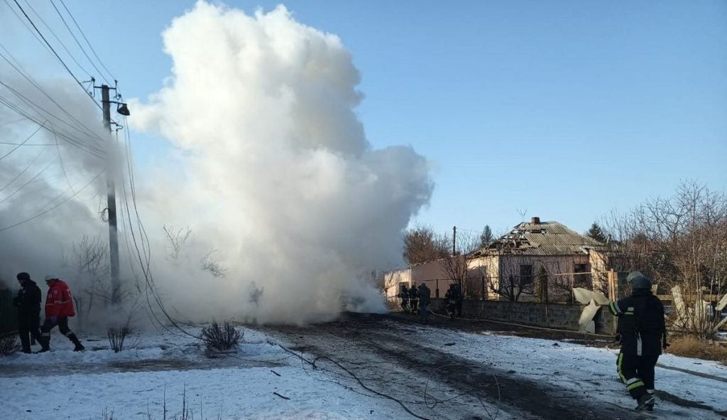 На Донеччині рятувальники ліквідували три пожежі, спричинені ворожими обстрілами