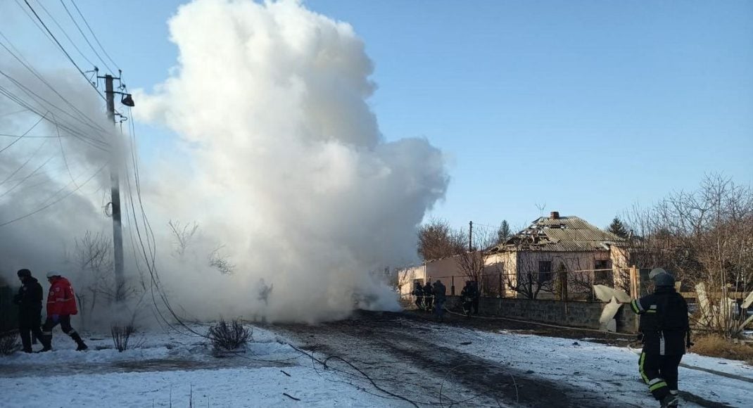 На Донеччині рятувальники ліквідували три пожежі, спричинені ворожими обстрілами