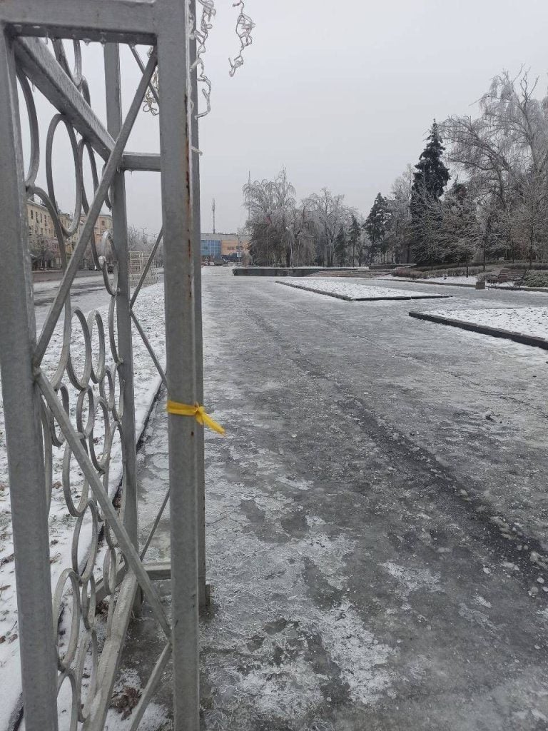 Проукраинские символы в Донецке, Ждановке и Макеевке