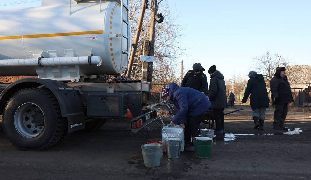 Рятувальники забезпечують прифронтові міста Донеччини водою