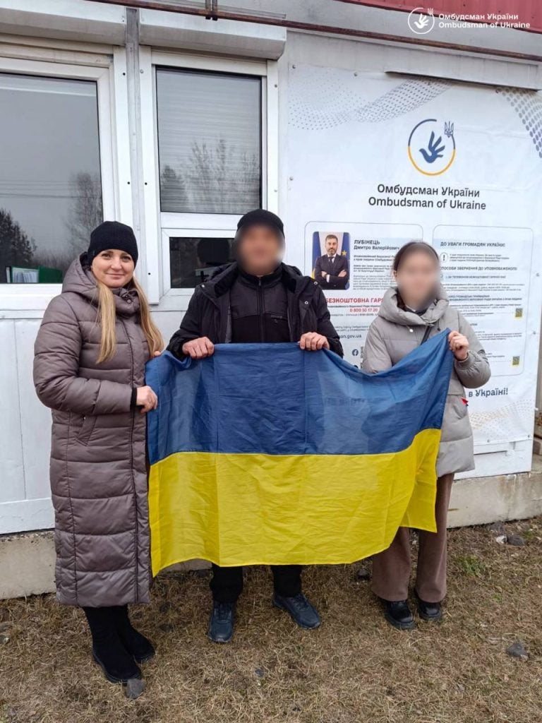 Ще 17 українців виїхали з окупації та депортації