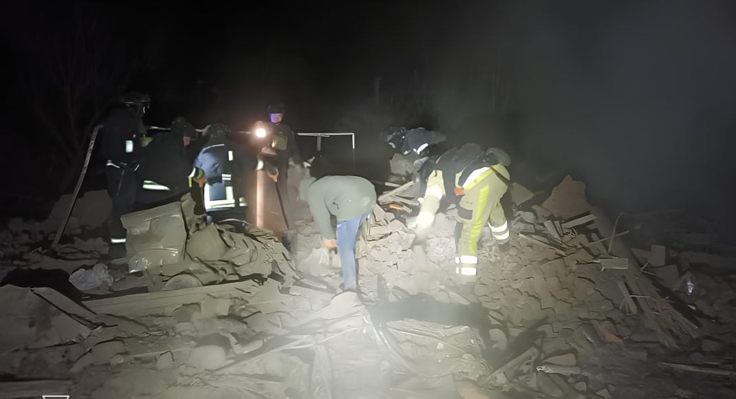 У Дружківці рятувальники ліквідували наслідки ворожої атаки (фото)