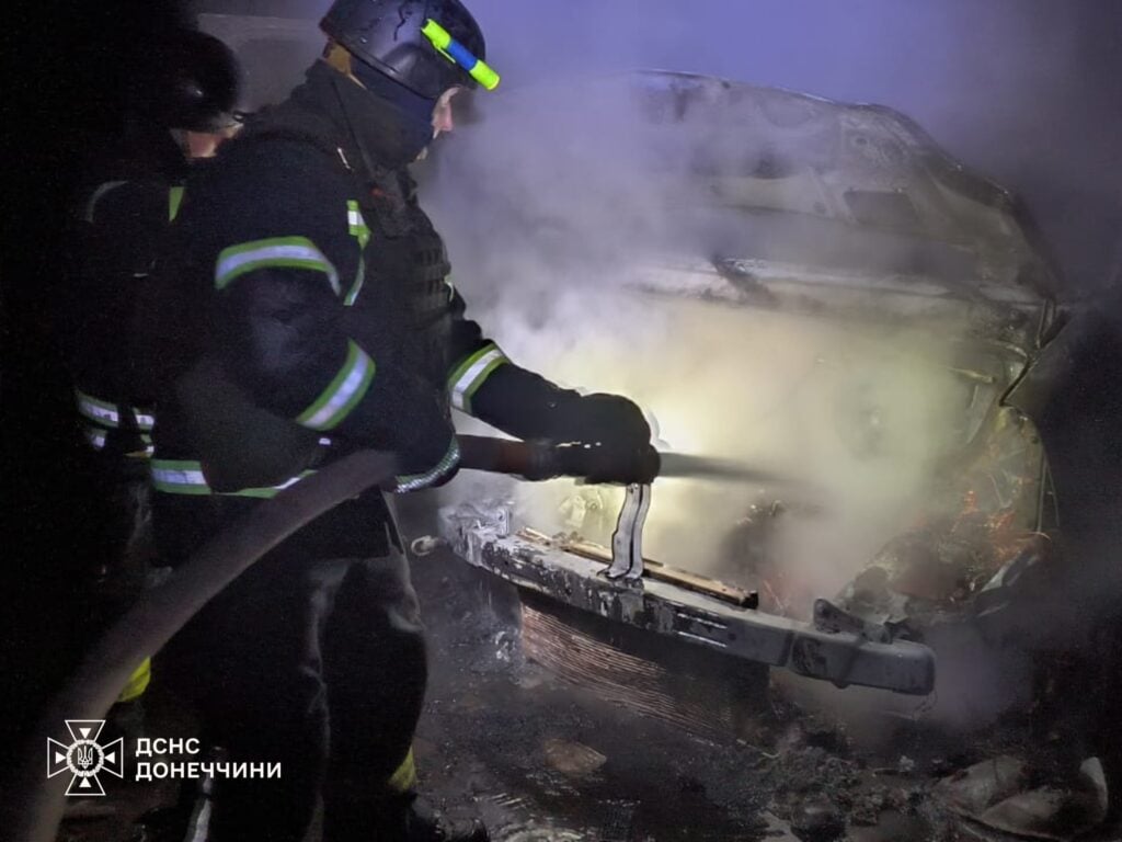 У Костянтинівці через обстріл сталася пожежа автомобіля