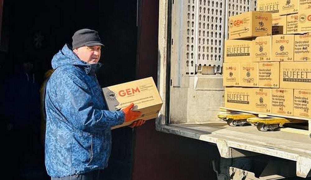 На Дніпропетровщині видають допомогу від благодійників для ВПО з Луганщини