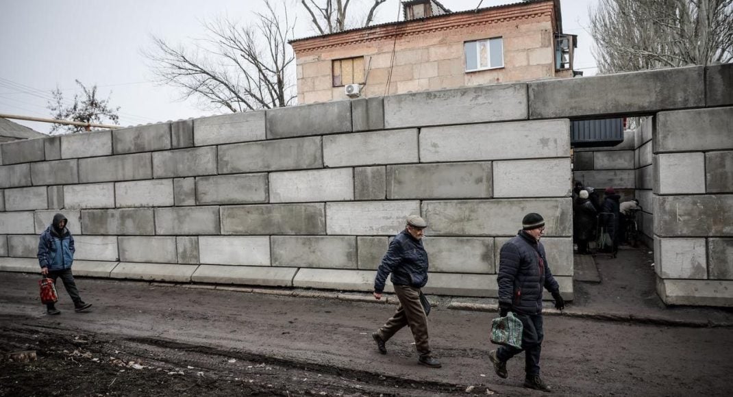 На території Донеччини залишаються 300 тис. цивільних жителів