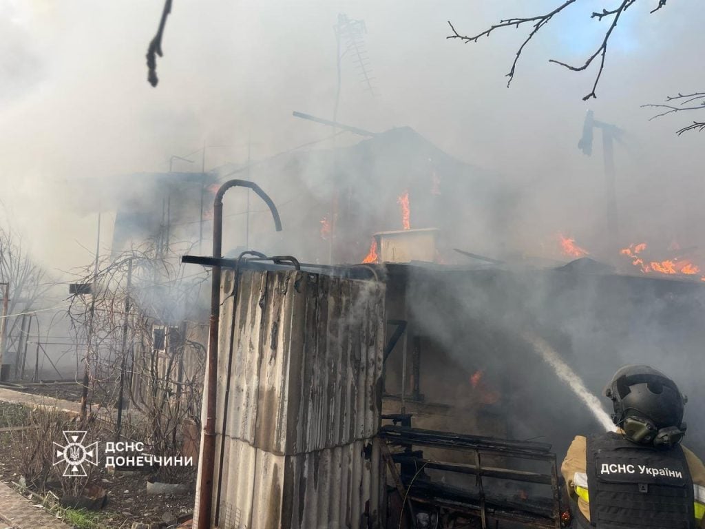 Рятувальники ліквідували дві пожежі у приватних домоволодіннях Краматорського району