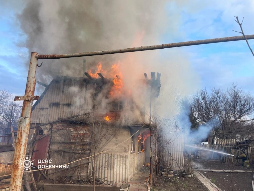 Рятувальники ліквідували дві пожежі у приватних домоволодіннях Краматорського району