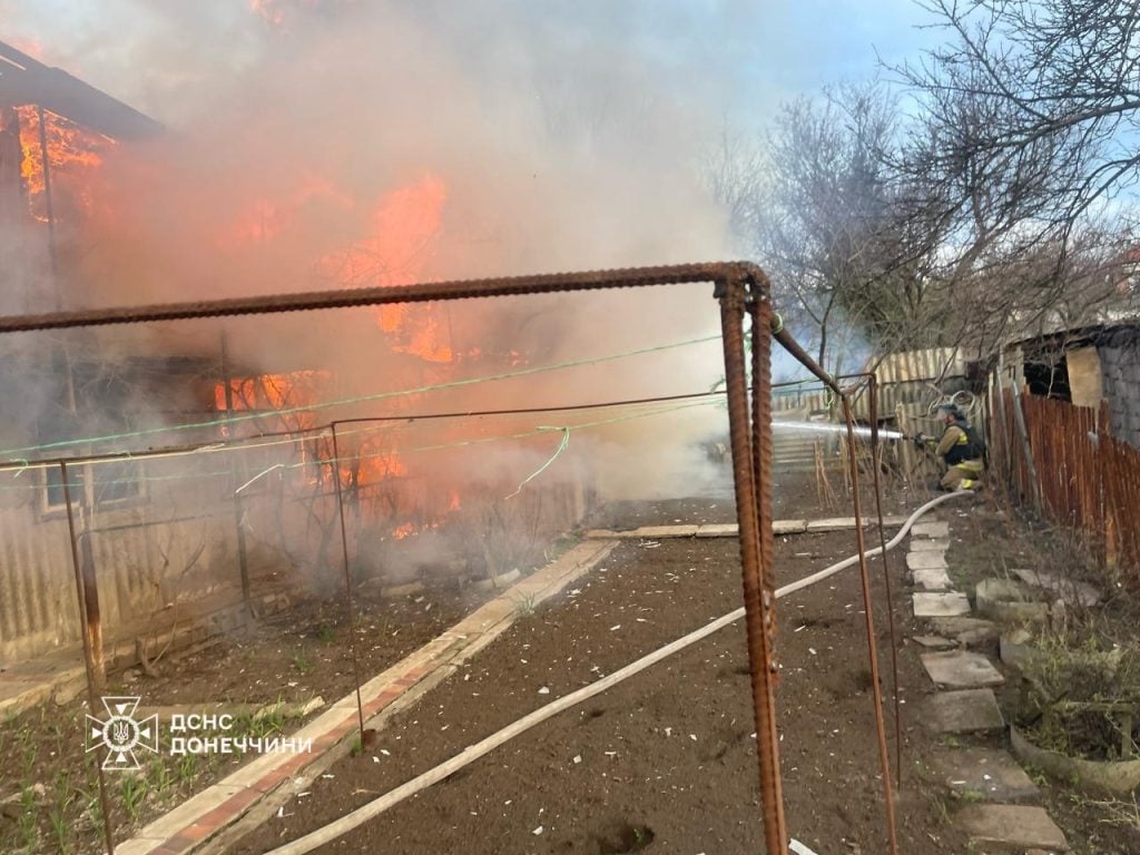 Рятувальники ліквідували дві пожежі у приватних домоволодіннях Краматорського району