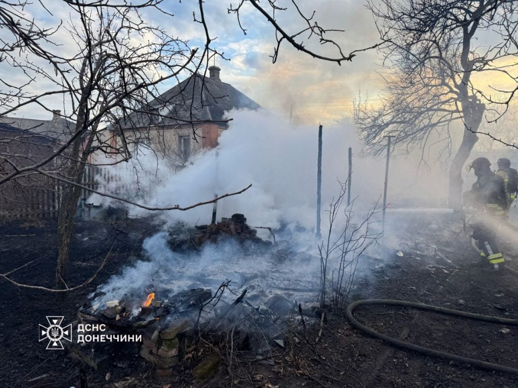 Рятувальники ліквідували дві пожежі у приватних домоволодіннях Краматорського району