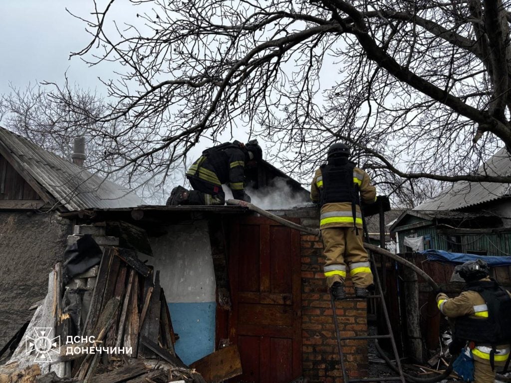 Спасатели ликвидировали последствия вражеского удара по Родинскому в Донецкой области