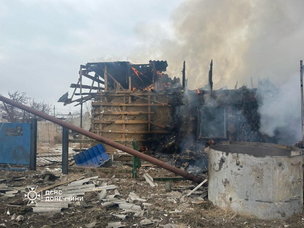 В Лимане на Донетчине пожарные ликвидировали последствия вражеского обстрела